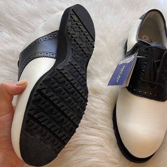 CLOSEOUT SALE!!! Mizuno Men’s MST Pro 9524 Saddle Shoe Golf Shoe - Black & White - Picture 4 of 5